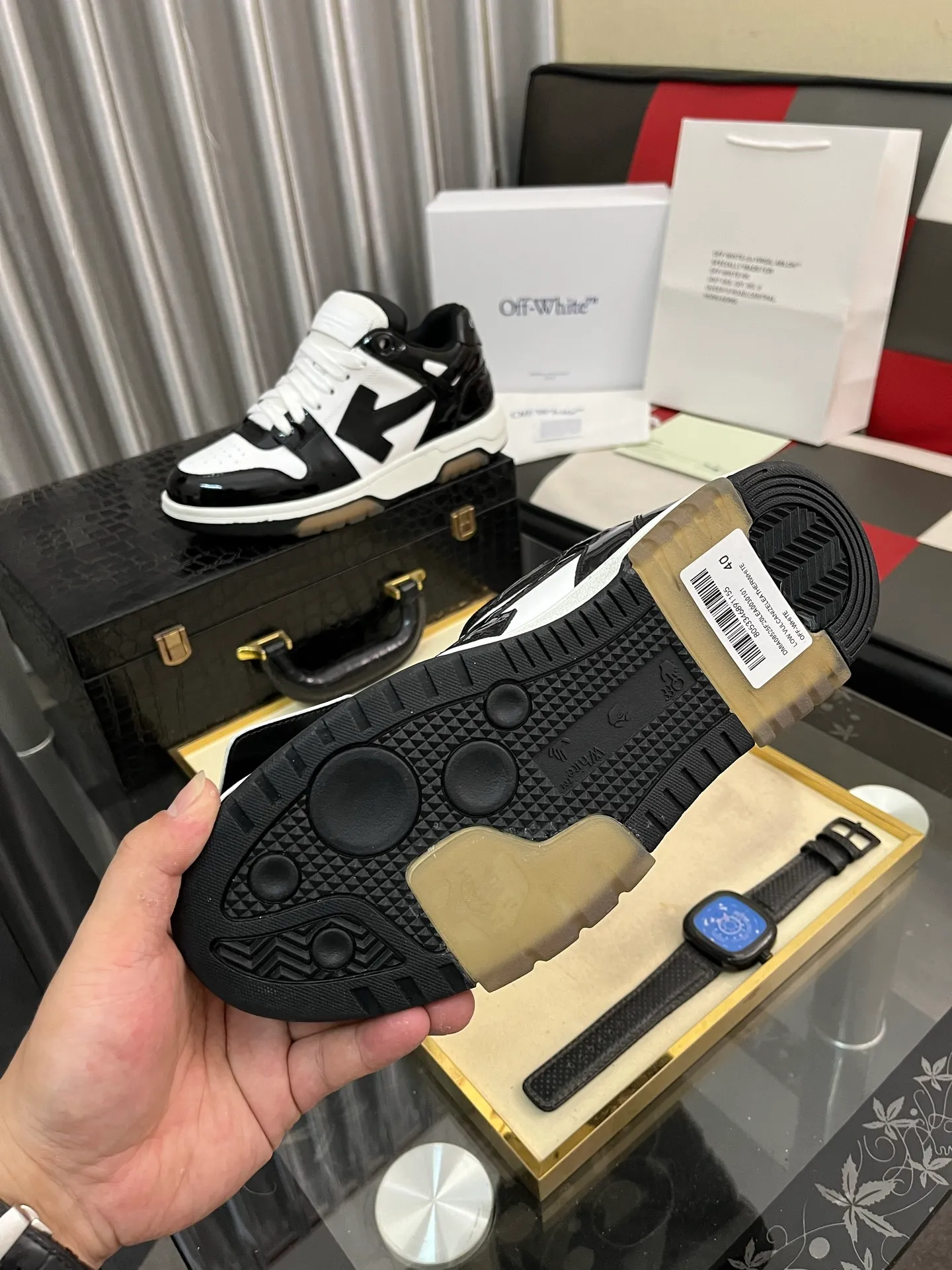 Men's shoes 💰600⌚️⌚️ OFF-White C/O VirGil Abloh fashionable and versatile casual shoes. Exclusive first release of the new model. Made of environmentally friendly cowhide leather and mesh fabric upper material. The insole is embedded with foam cushioning EVA material. The correct midsole is equipped with EVA lightweight cushioning. External tooth nail rubber outsole. The correct accessories can be customized simultaneously. Women's model: 35-40 Men's model: 39-45